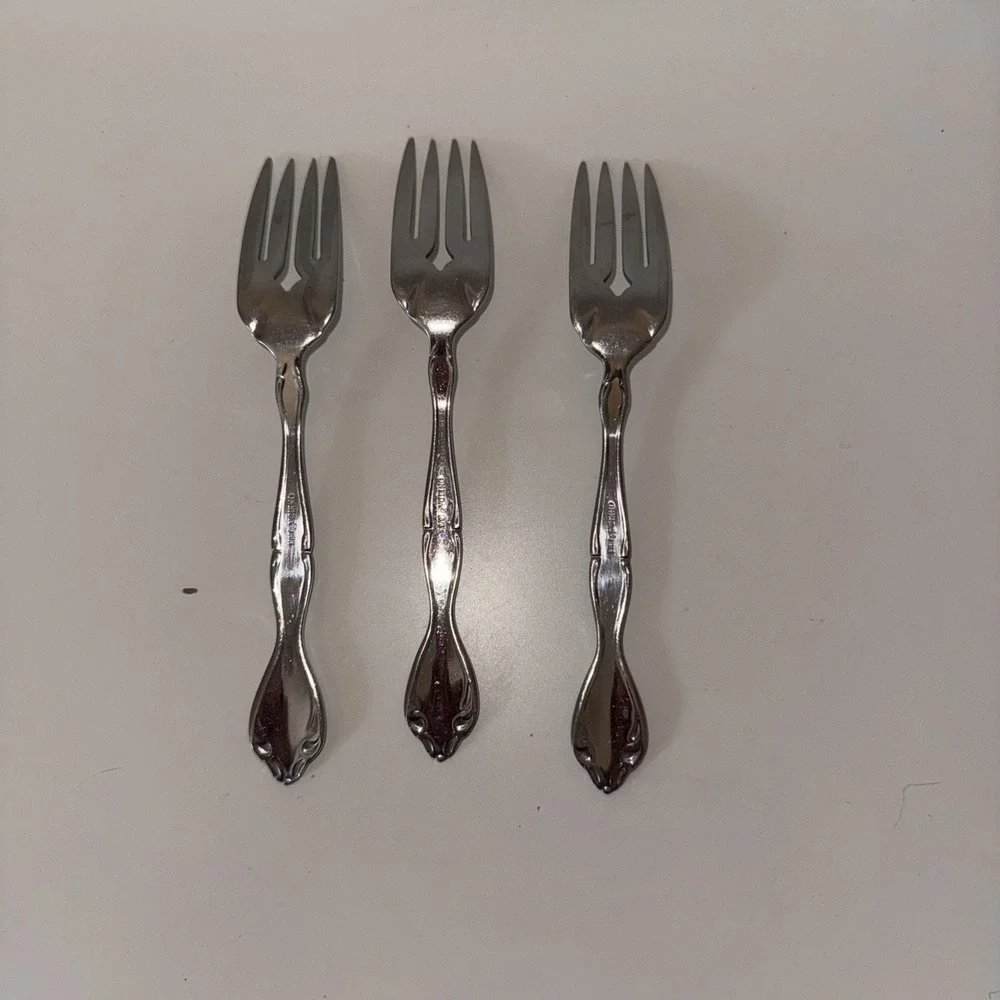 3 Oneida Community CANTATA Stainless Salad Forks 6 5/8